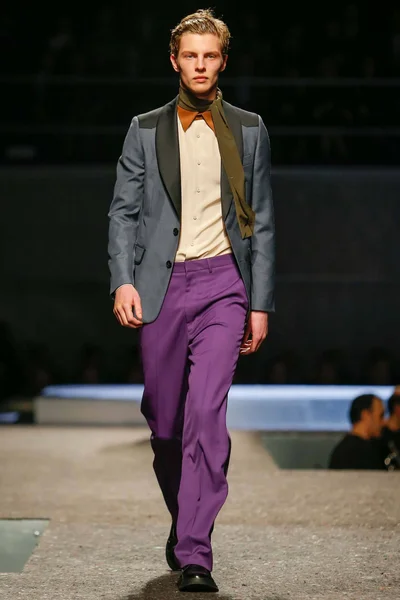 Look 49